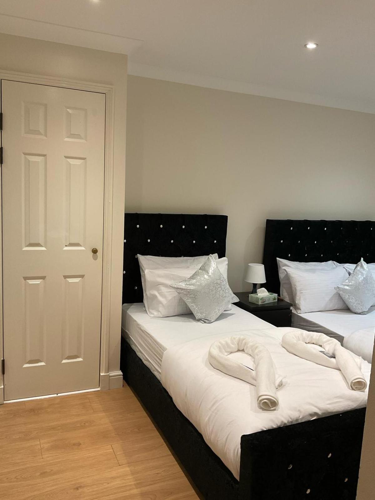 2 Bedroom Flat With 24 7 Security And Concierge Apartment *