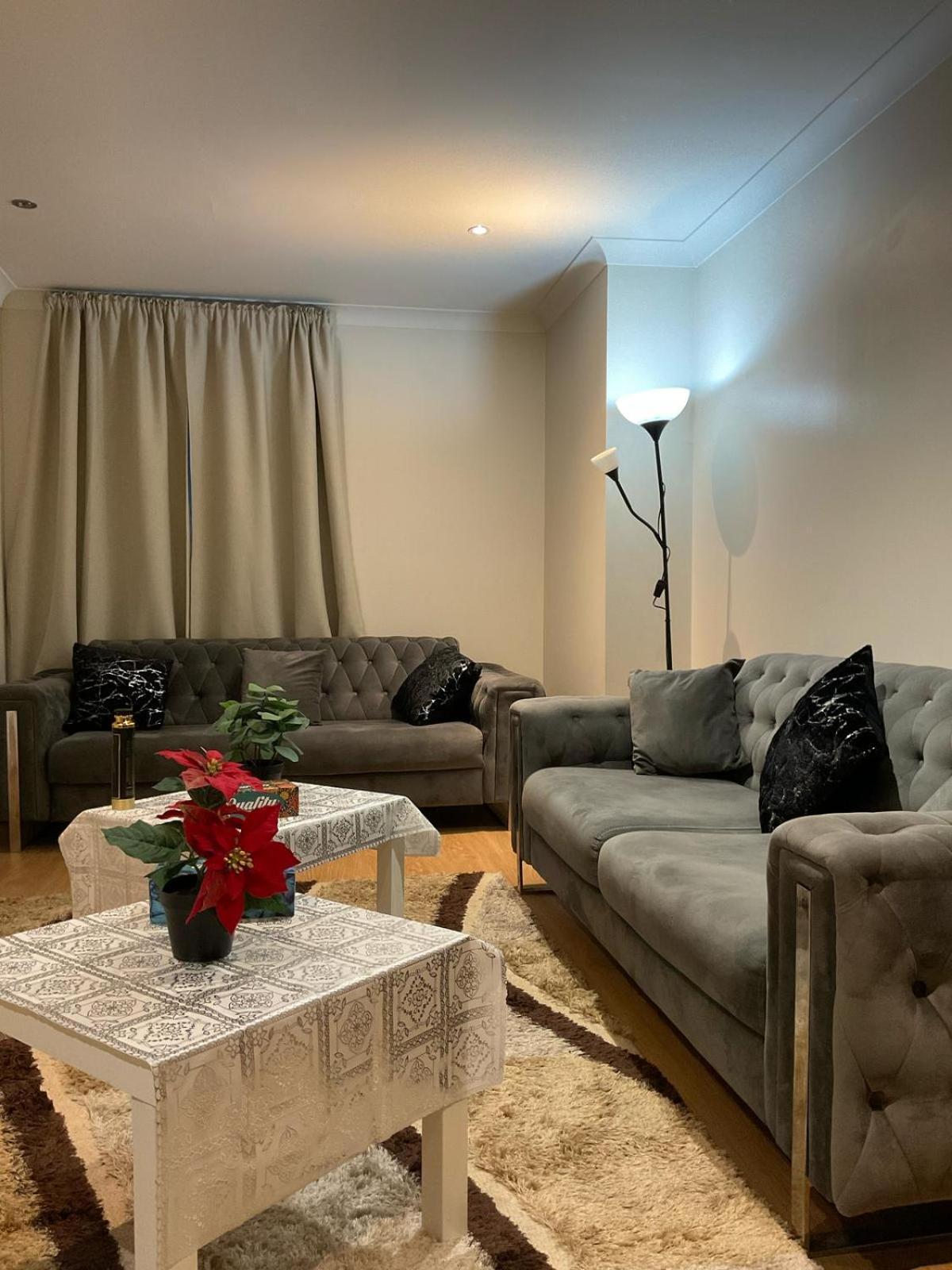 Apartment 2 Bedroom Flat With 24 7 Security And Concierge London